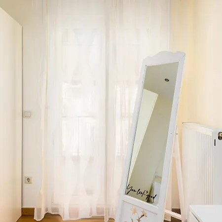 Elegant Center Apartment *