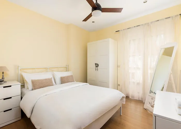 Elegant Center Apartment